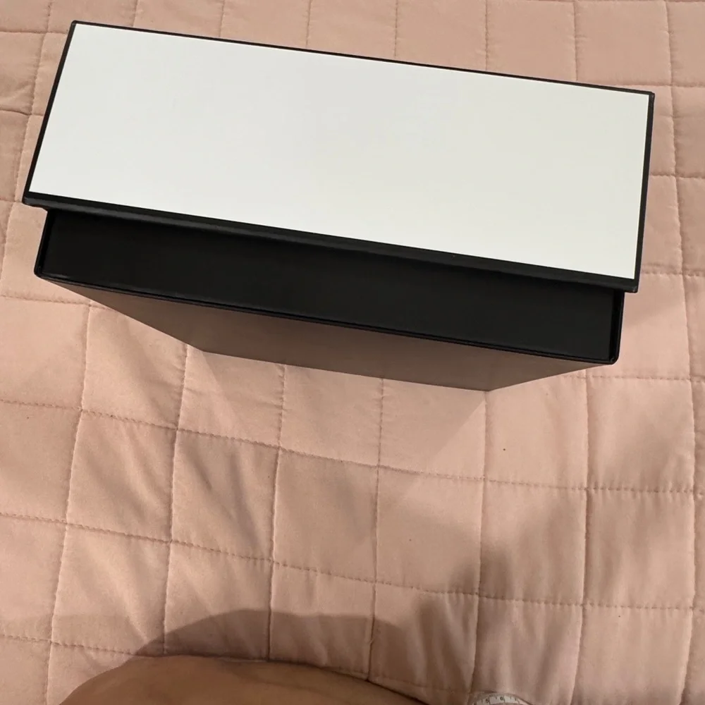 Gift Box with Ribbon - Picture 7 of 10